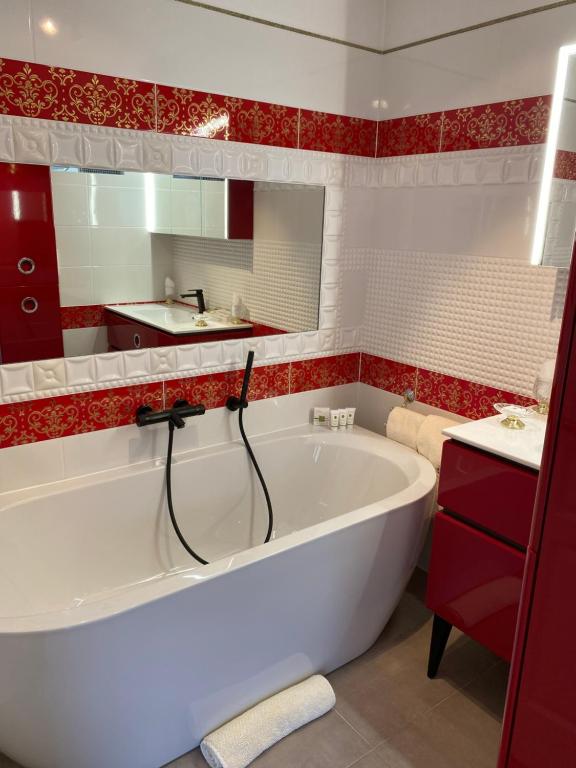 Koupelna v ubytování Hôtel Le Cep & Spa