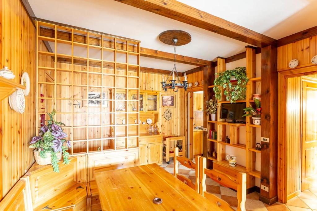 a large room with wooden walls and wooden flooring at Casa Dello Sciatore in Roccaraso