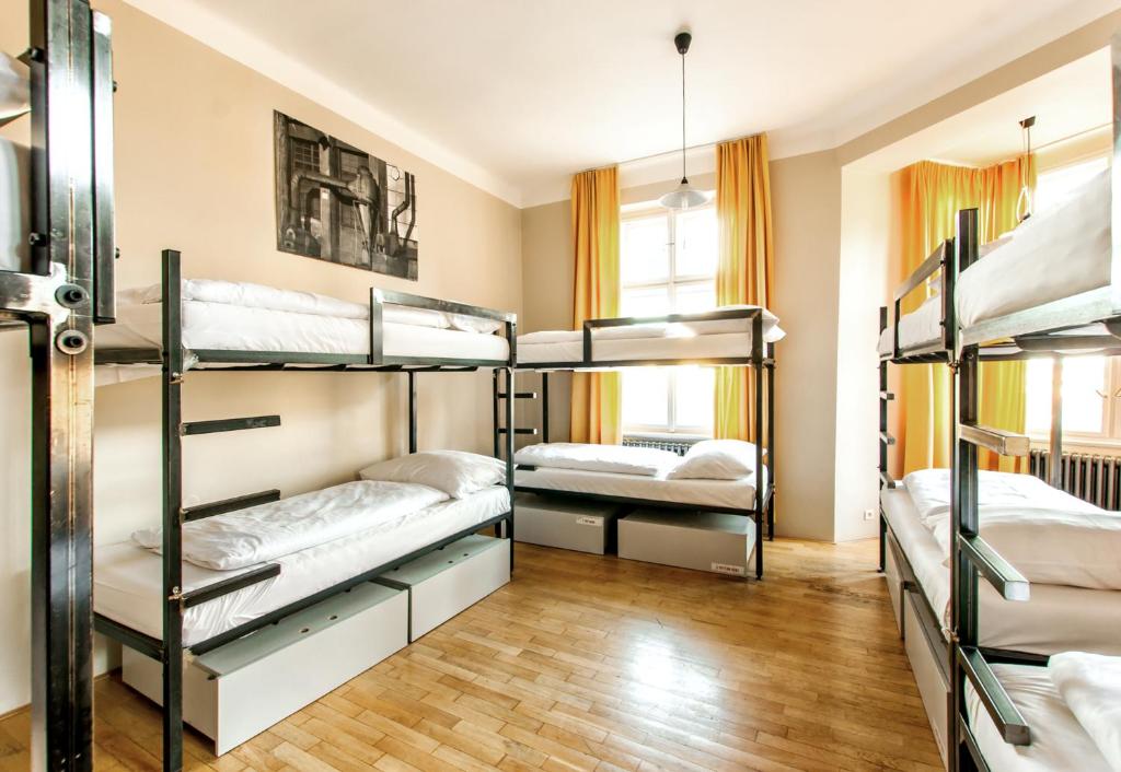 Czech Inn - Bunk Bed In 12-Bed Mixed Dormitory
