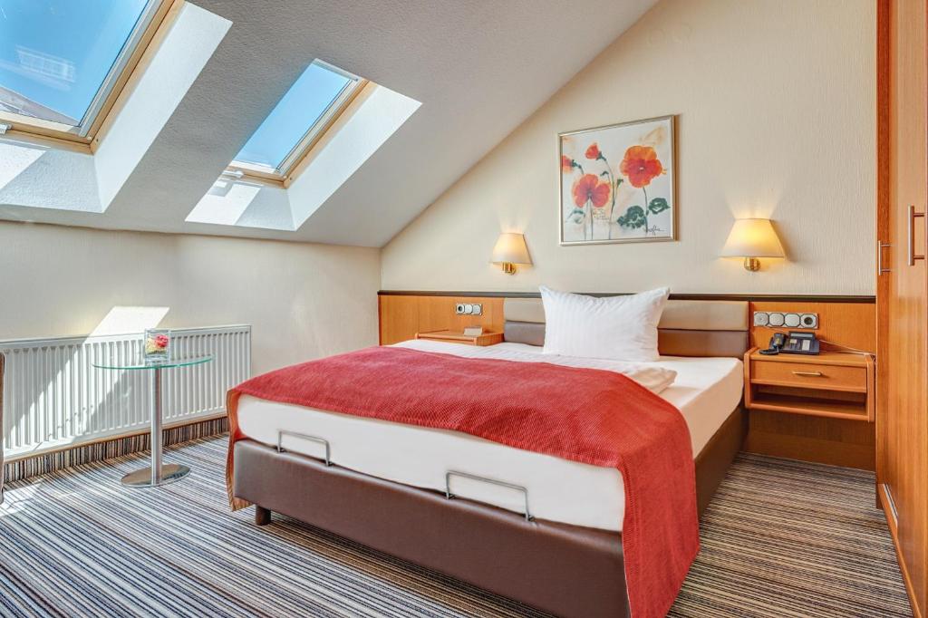Postel nebo postele na pokoji v ubytování Komforthotel Kaiserhof