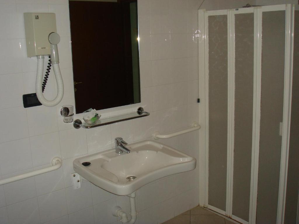 Koupelna v ubytování Albergo Il Gufo