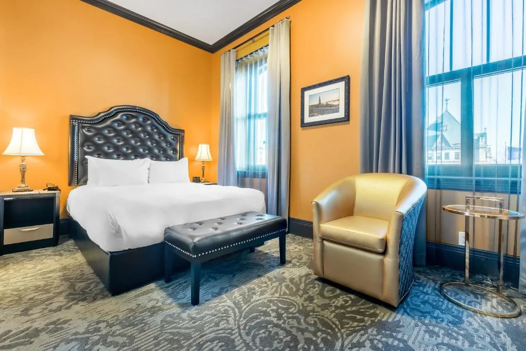 Corporate Queen Room