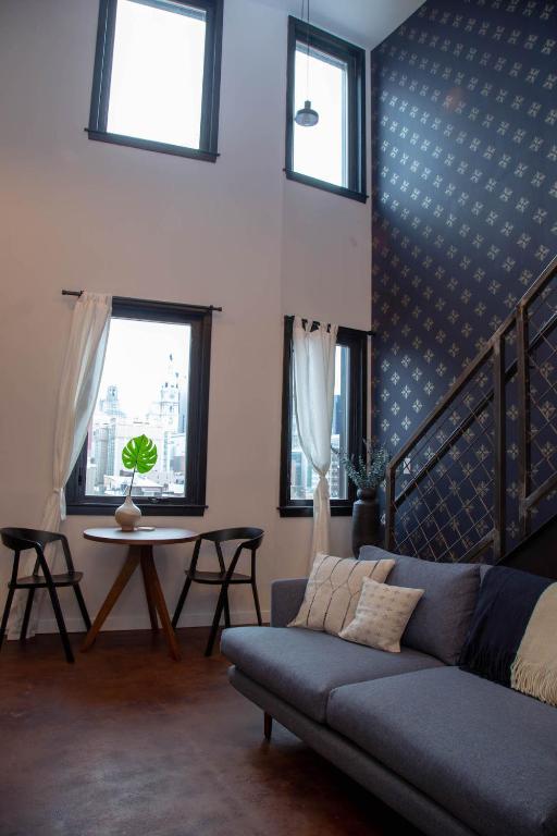 Eco Friendly Loft in Center City, CONTACTLESS CHECK IN - Hive Room - Apartment
