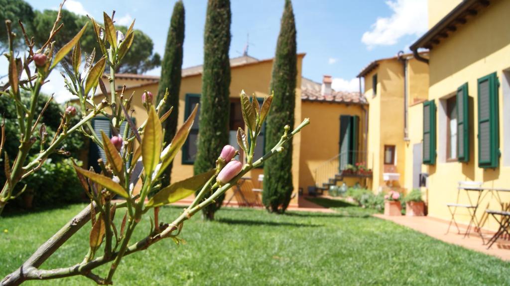 A garden outside Al Canto B&B