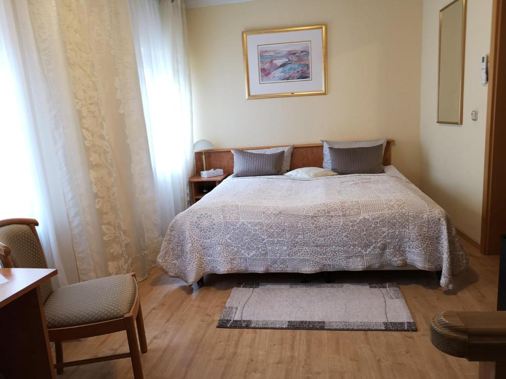 Postel nebo postele na pokoji v ubytování Hotel Löhr