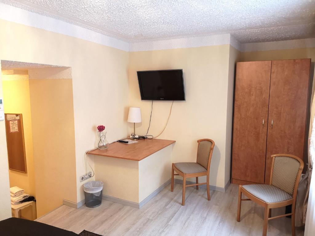 TV a/nebo společenská místnost v ubytování Hotel Löhr