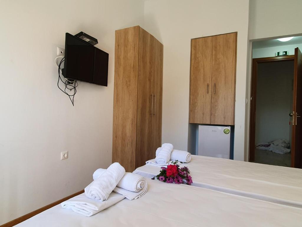 Postel nebo postele na pokoji v ubytování Tasos Rooms