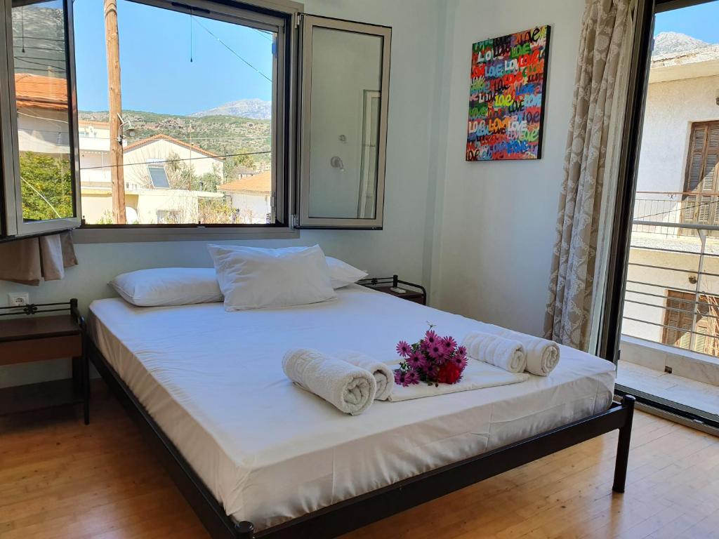 Postel nebo postele na pokoji v ubytování Tasos Rooms