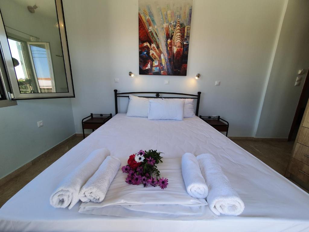 Postel nebo postele na pokoji v ubytování Tasos Rooms