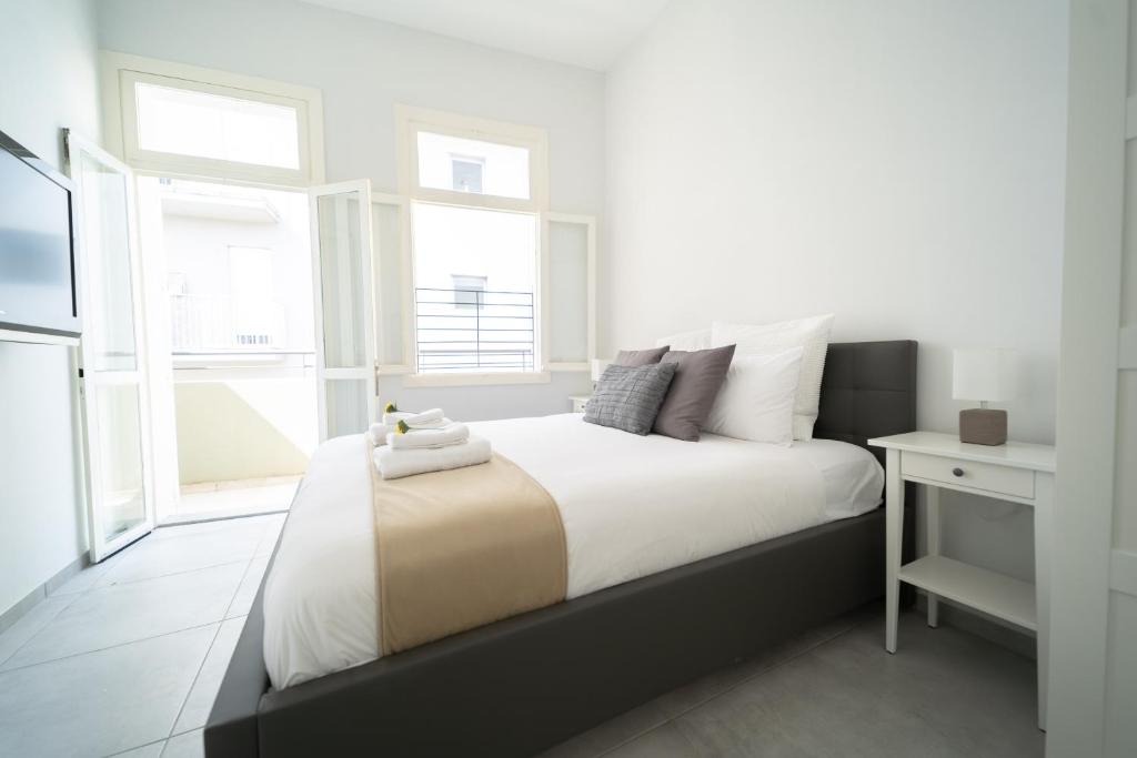 YalaRent Boutique Apartments in Jaffa's Flea Market - 带阳台的公寓