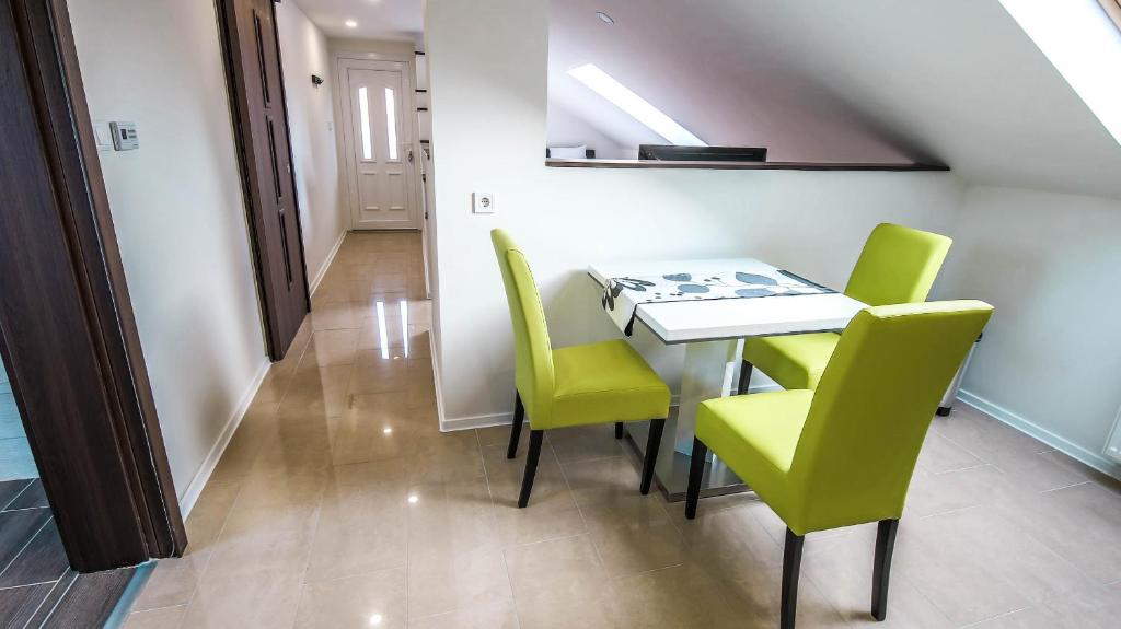Posedenie v ubytovaní White Apartman Siófok 2