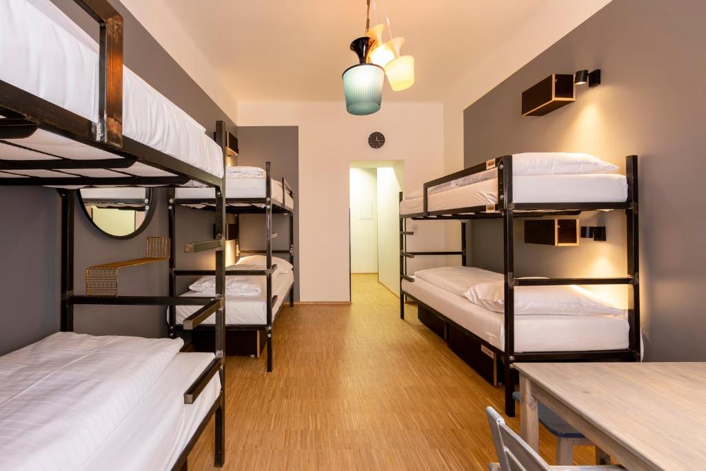 Czech Inn - Bed In 6-Bed Mixed Dormitory Room