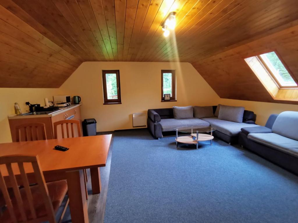 Posedenie v ubytovaní Apartmány Ski areal Kareš