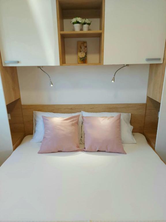 Postel nebo postele na pokoji v ubytování Mobile homes Charly