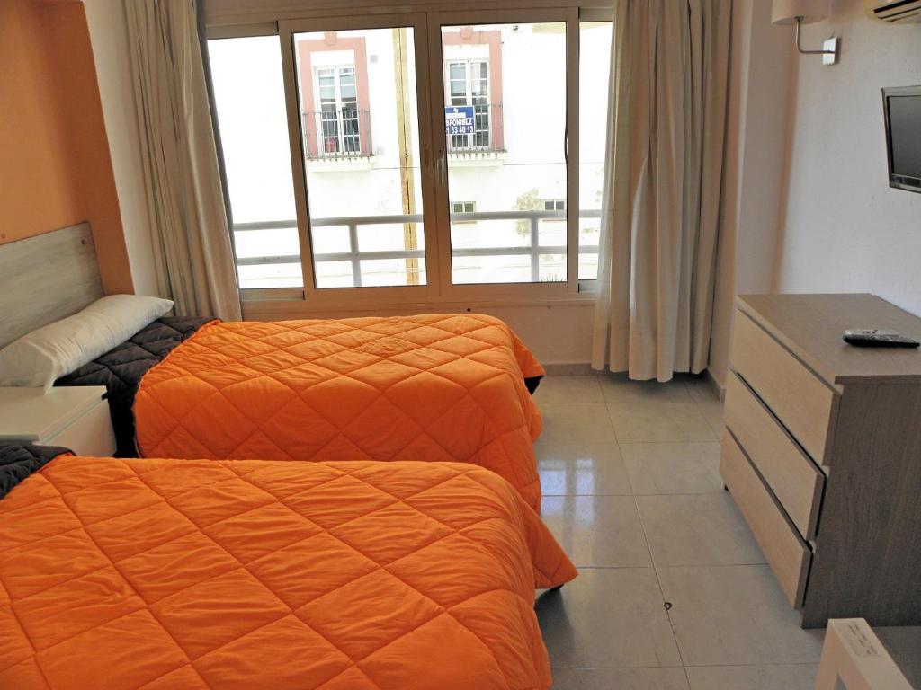 A television and/or entertainment centre at JSM Apartamentos