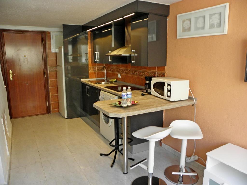 A kitchen or kitchenette at JSM Apartamentos
