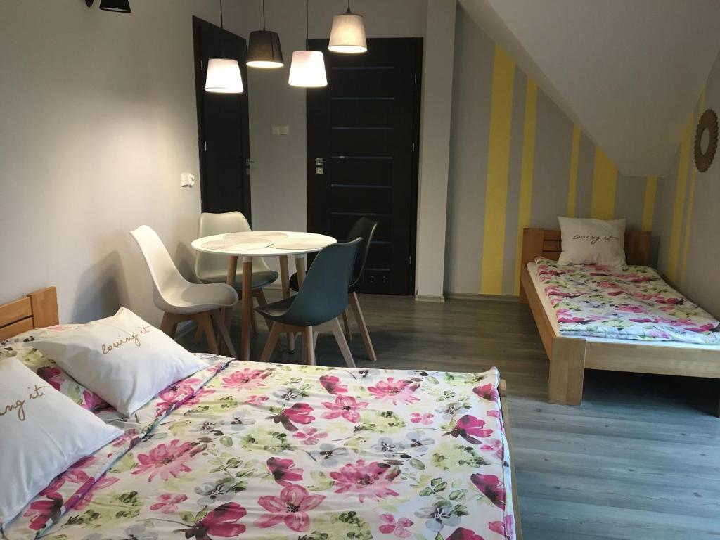 Pokoje ArkaSasino z sauną ogrodową - Quadruple Room With Bathroom