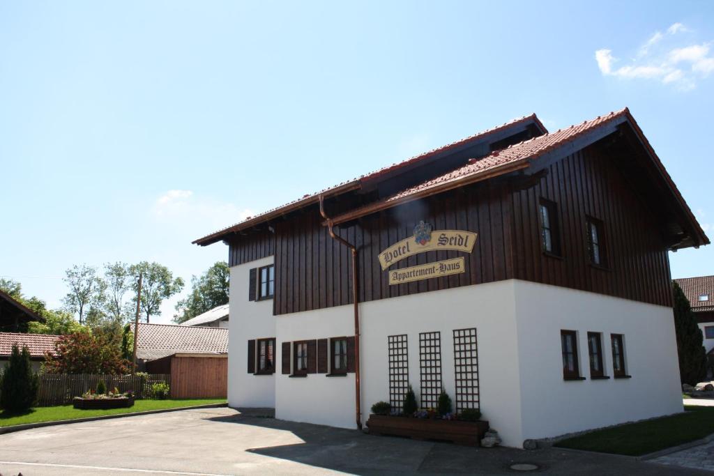 Budova, kde se hotel nachází