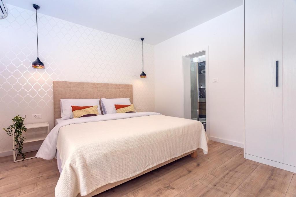 Fotografia z galérie ubytovania VILLA ALMIC with heated pool, 5 bedrooms, Gaming room, a multi-use playground court v Omise