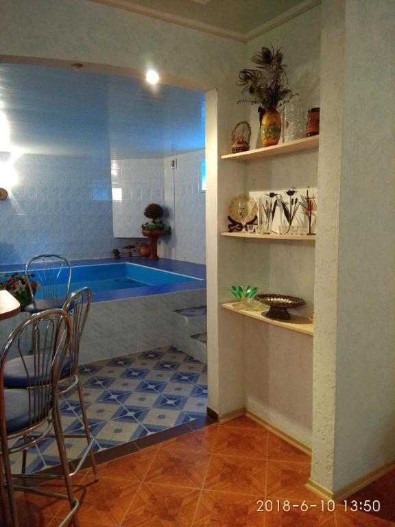 Kuchyň nebo kuchyňský kout v ubytování Mini Hotel Уютный дворик