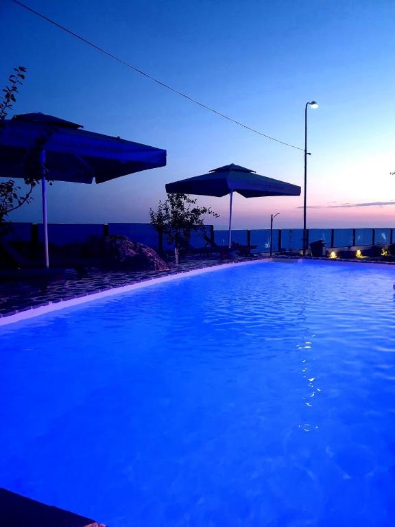 Bazén v ubytování Palermiti Luxury Rooms nebo v jeho okolí