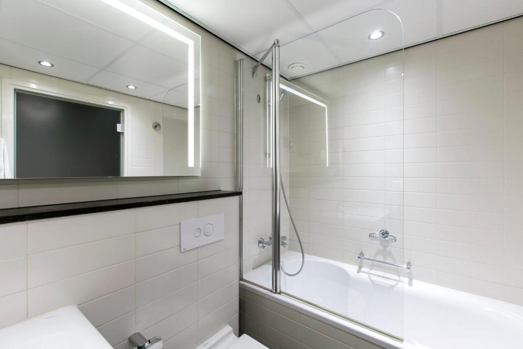 Holiday Inn Eindhoven Centre, an IHG Hotel - King Suite With Sofa Bed