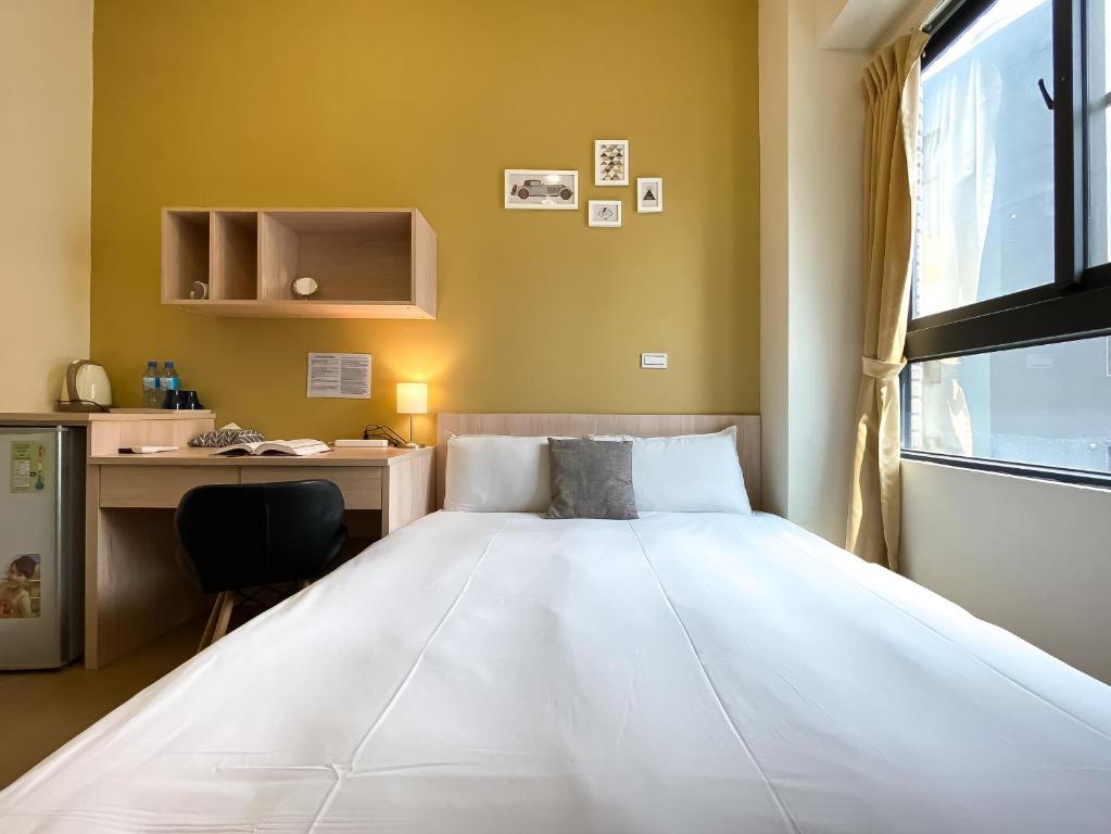 Uma cama ou camas num quarto em Adagio Hostel