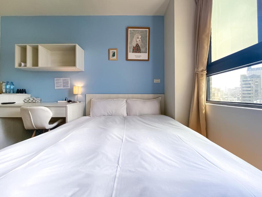 Uma cama ou camas num quarto em Adagio Hostel