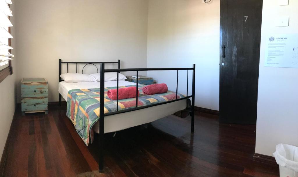Postel nebo postele na pokoji v ubytování Kimberley Travellers Lodge - Broome YHA