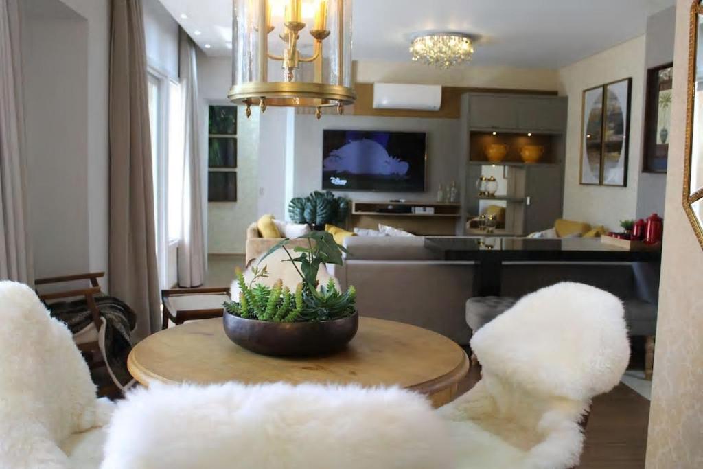 ALTOS 503A - COBERTURA 5 DORMITÓRIOS JUNTO À ALDEIA DO PAPAI NOEL!  ALTOS 503A - COBERTURA 5 DORMITÓRIOS JUNTO À ALDEIA DO PAPAI NOEL!