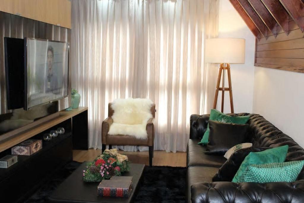 ALTOS 503A - COBERTURA 5 DORMITÓRIOS JUNTO À ALDEIA DO PAPAI NOEL!  ALTOS 503A - COBERTURA 5 DORMITÓRIOS JUNTO À ALDEIA DO PAPAI NOEL!