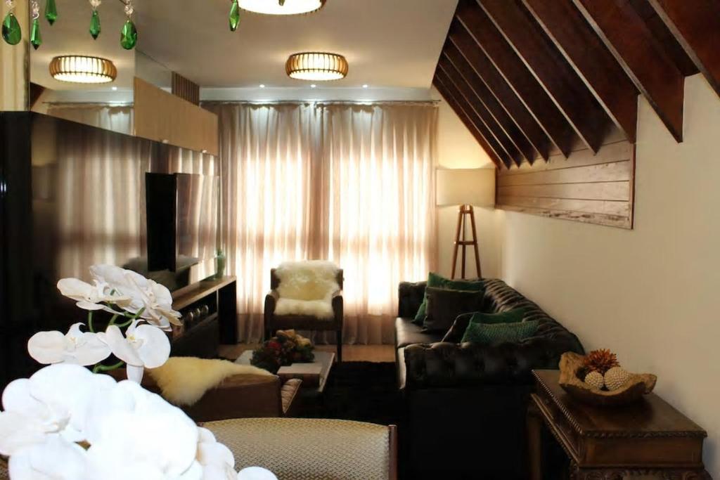 ALTOS 503A - COBERTURA 5 DORMITÓRIOS JUNTO À ALDEIA DO PAPAI NOEL!  ALTOS 503A - COBERTURA 5 DORMITÓRIOS JUNTO À ALDEIA DO PAPAI NOEL!