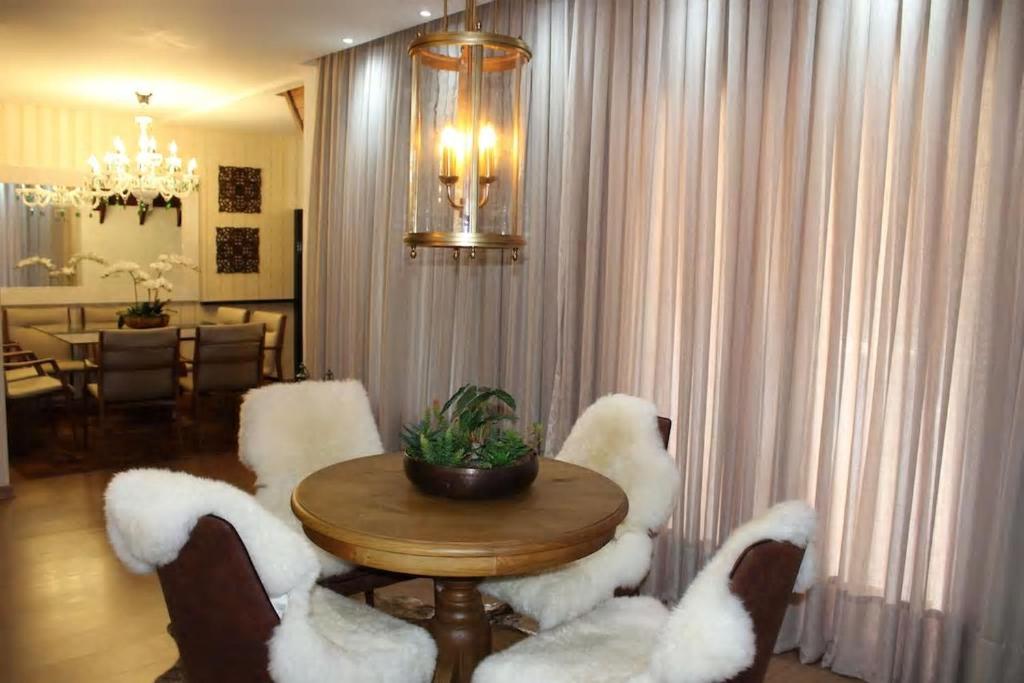 ALTOS 503A - COBERTURA 5 DORMITÓRIOS JUNTO À ALDEIA DO PAPAI NOEL!  ALTOS 503A - COBERTURA 5 DORMITÓRIOS JUNTO À ALDEIA DO PAPAI NOEL!