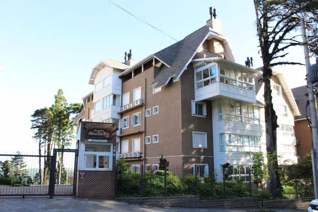 ALTOS 503A - COBERTURA 5 DORMITÓRIOS JUNTO À ALDEIA DO PAPAI NOEL!  ALTOS 503A - COBERTURA 5 DORMITÓRIOS JUNTO À ALDEIA DO PAPAI NOEL!