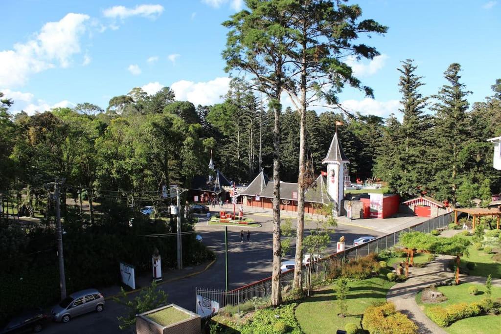 ALTOS 503A - COBERTURA 5 DORMITÓRIOS JUNTO À ALDEIA DO PAPAI NOEL!  ALTOS 503A - COBERTURA 5 DORMITÓRIOS JUNTO À ALDEIA DO PAPAI NOEL!