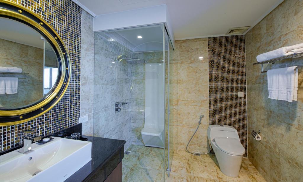 Koupelna v ubytování Muong Thanh Grand Da Nang Hotel