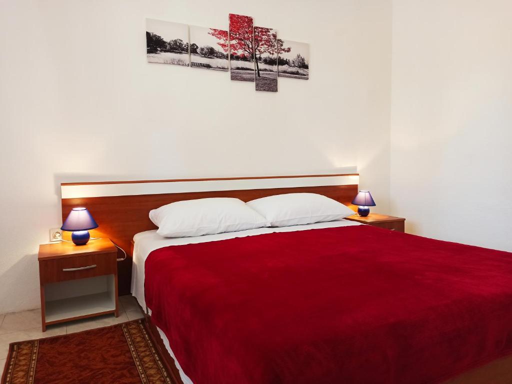 Łóżko lub łóżka w pokoju w obiekcie Apartments Sonija