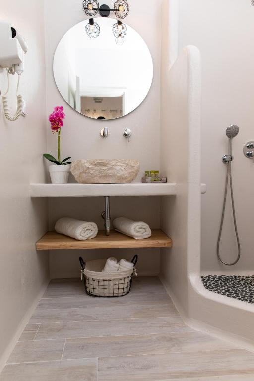 Koupelna v ubytování En Lefko boutique house