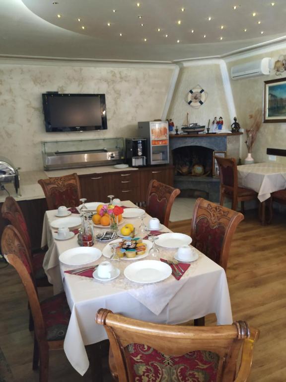 Makanan di atau berdekatan hotel
