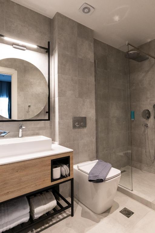 A bathroom at White 9