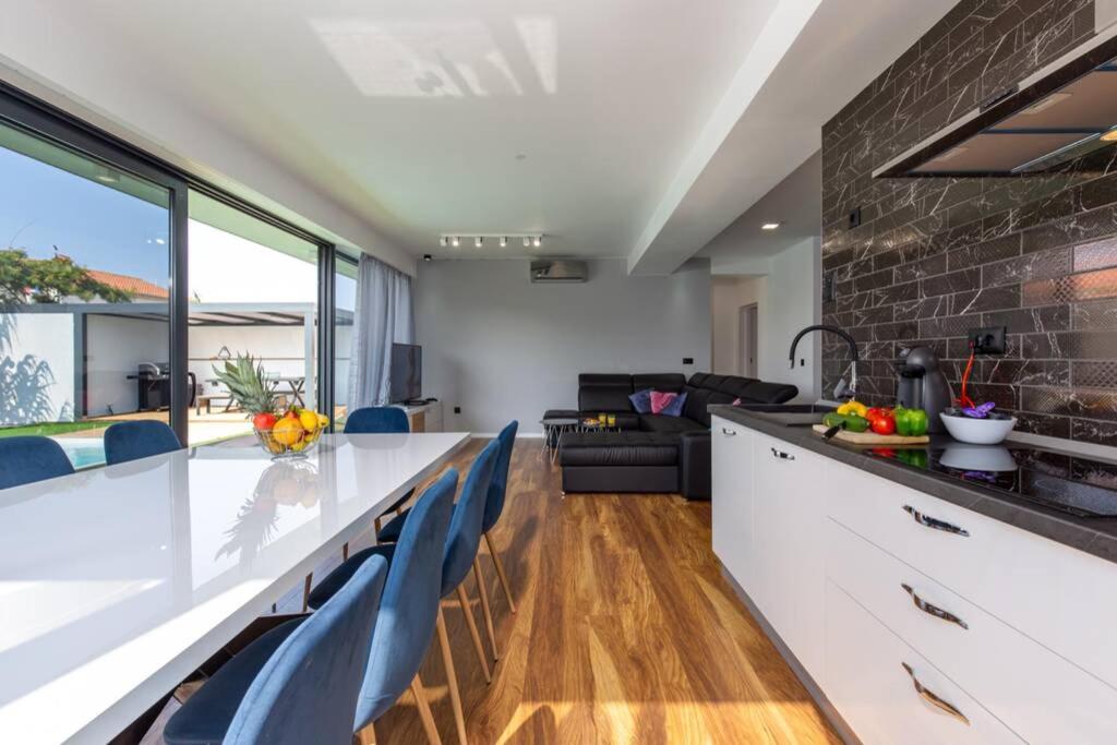 Kuchyň nebo kuchyňský kout v ubytování Villa Aurus - Luxury 5 bedroom