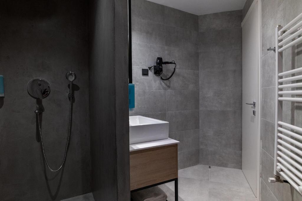 A bathroom at White 9