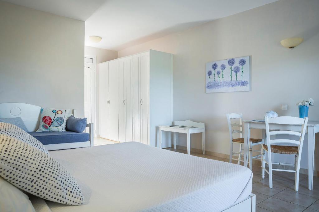 Postel nebo postele na pokoji v ubytování ASTRA Village Resort