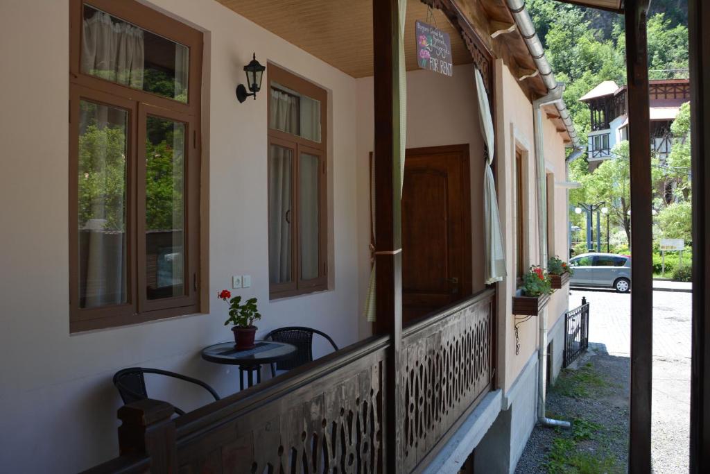 Borjomi Central Park Apartment - Apartamento Con Vista Al Jardín