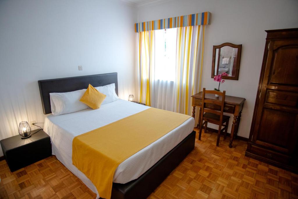 Postel nebo postele na pokoji v ubytování Gerês Guest House