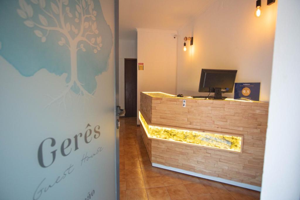 TV a/nebo společenská místnost v ubytování Gerês Guest House