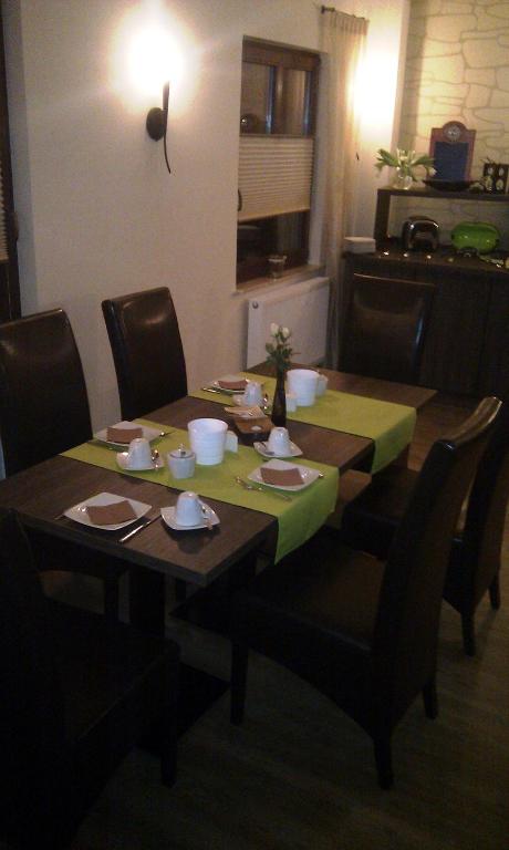 Kuchyň nebo kuchyňský kout v ubytování Hotel Weisse Elster