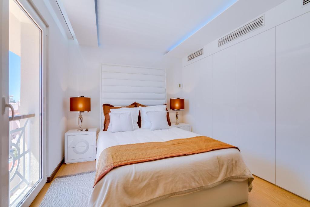 Postel nebo postele na pokoji v ubytování Gold Suites - Luxurious apartment - Sea view