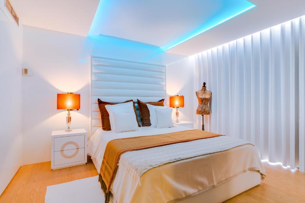Postel nebo postele na pokoji v ubytování Gold Suites - Luxurious apartment - Sea view
