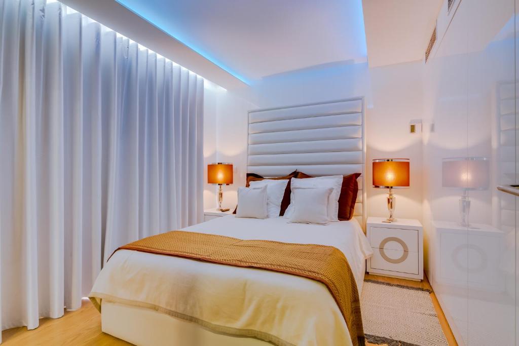 Postel nebo postele na pokoji v ubytování Gold Suites - Luxurious apartment - Sea view